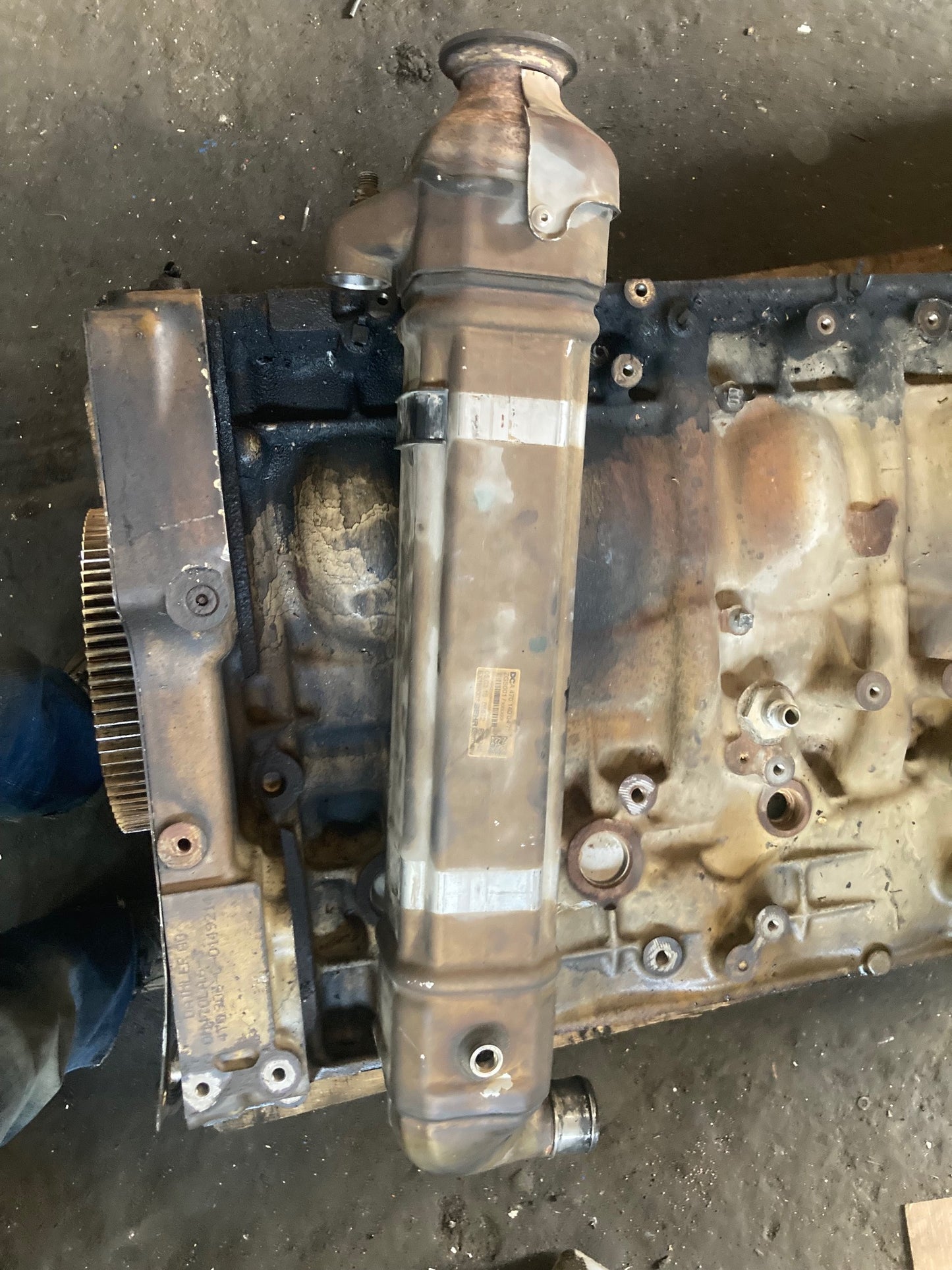 Om 470 Motor in Einzelteilen